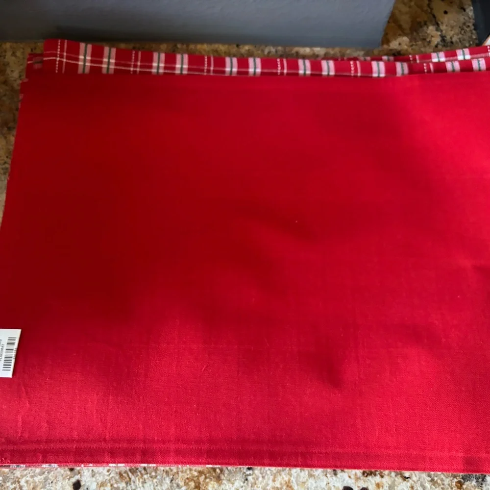 Crate&Barrel NWT set of 6 red Yuletide plaid placemats